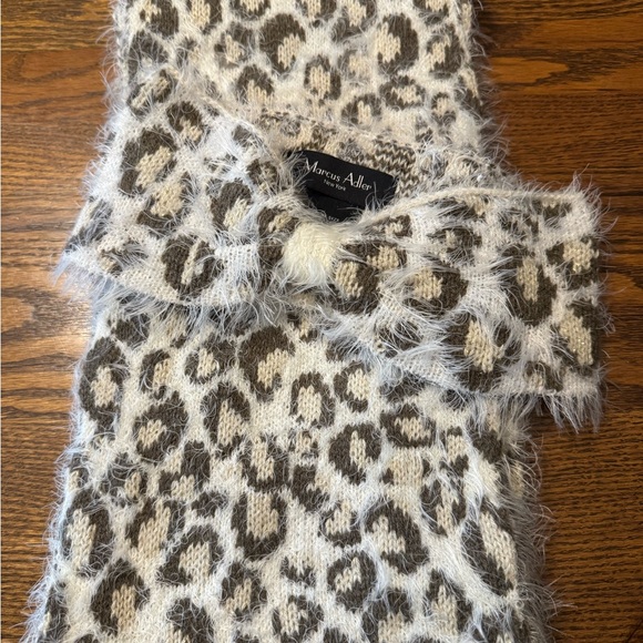 Leopard Print Scarf - Picture 2 of 4